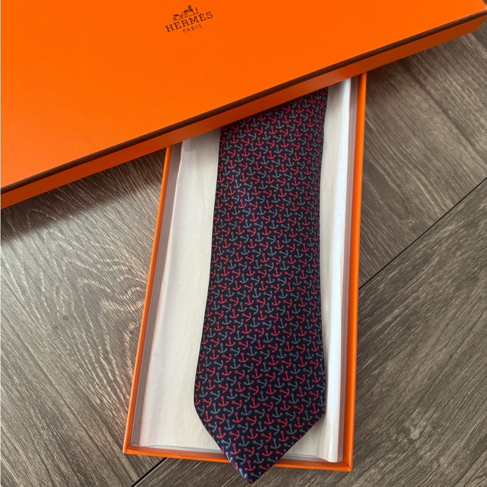 Hermes Paris Cravate Twill Marine (Anchor) Tie 
100% Silk